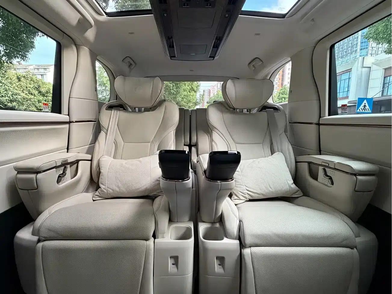 Lexus LM 2023 500h Six-Seat Premium Edition — миниатюра 9