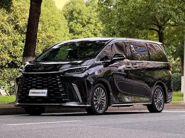 Lexus LM 2023 500h Six-Seat Premium Edition
