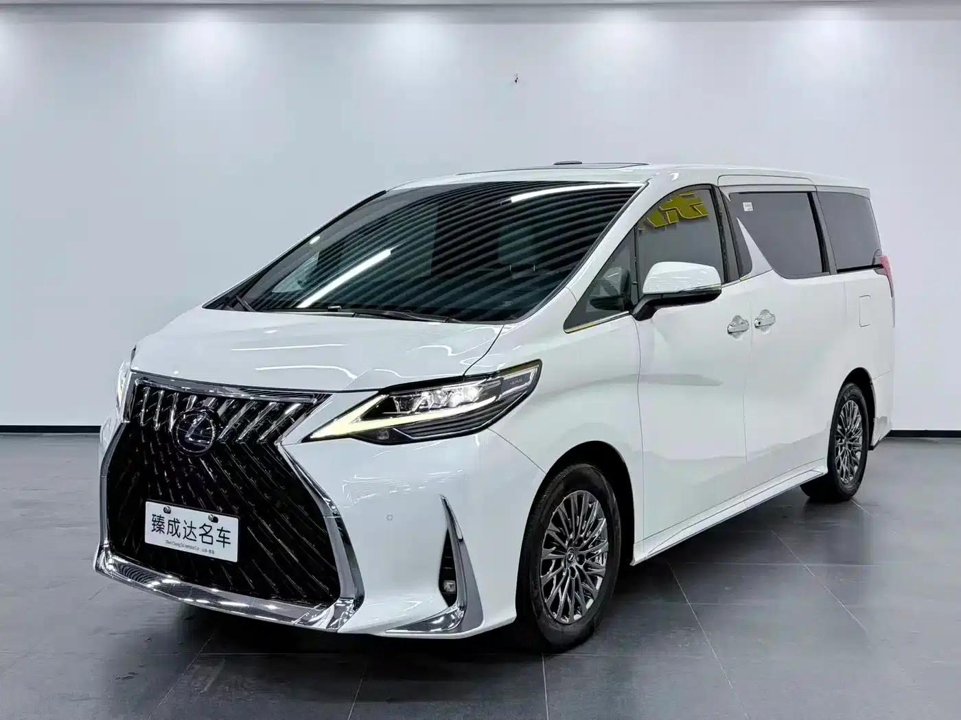 Lexus LM 2020 300h Four-Seat Executive Edition — миниатюра 1