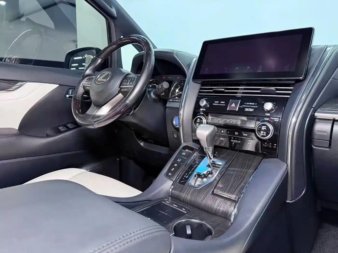 Lexus LM 2020 300h Four-Seat Executive Edition — миниатюра 13