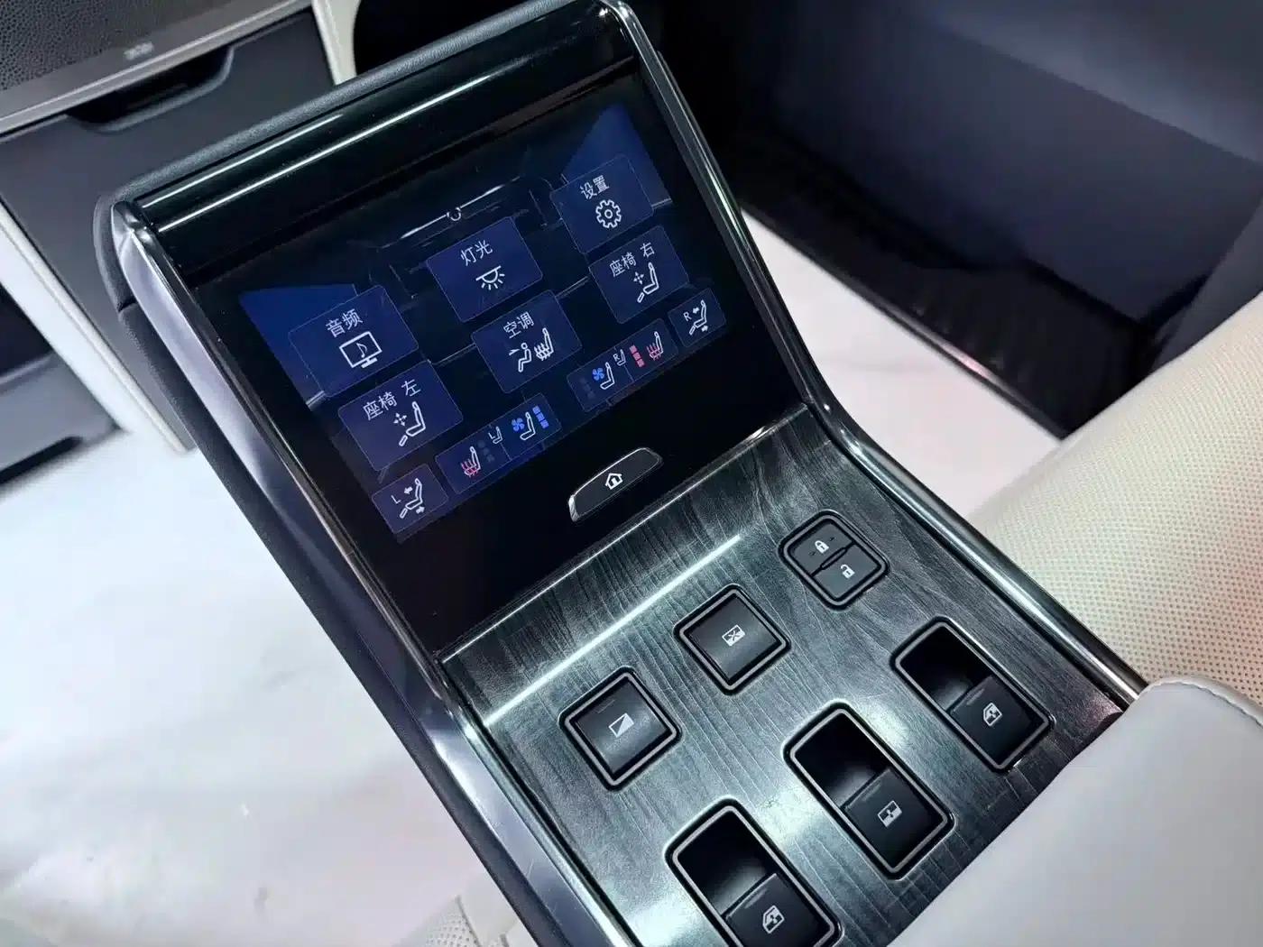 Lexus LM 2020 300h Four-Seat Executive Edition — миниатюра 16