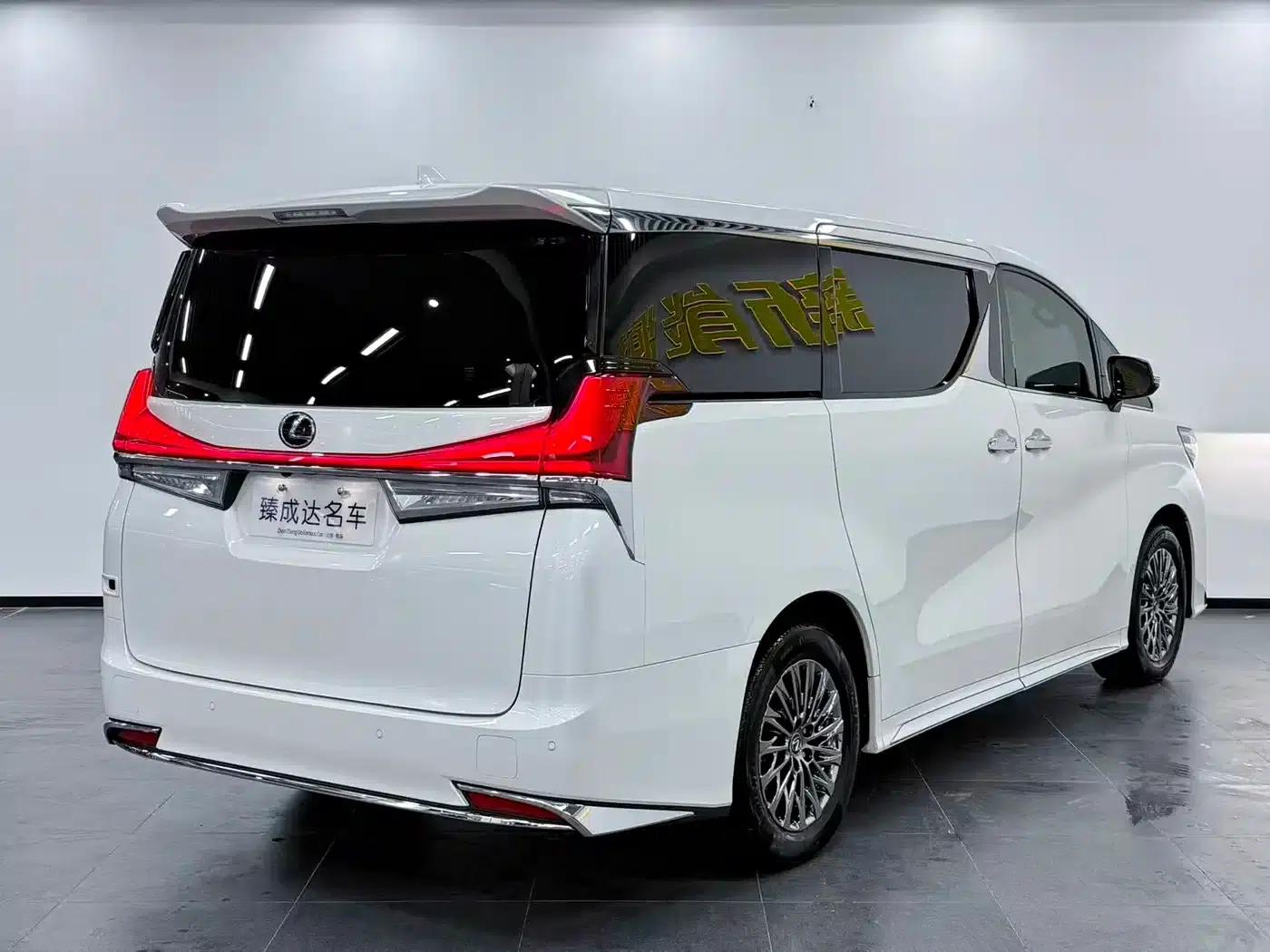 Lexus LM 2020 300h Four-Seat Executive Edition — миниатюра 4