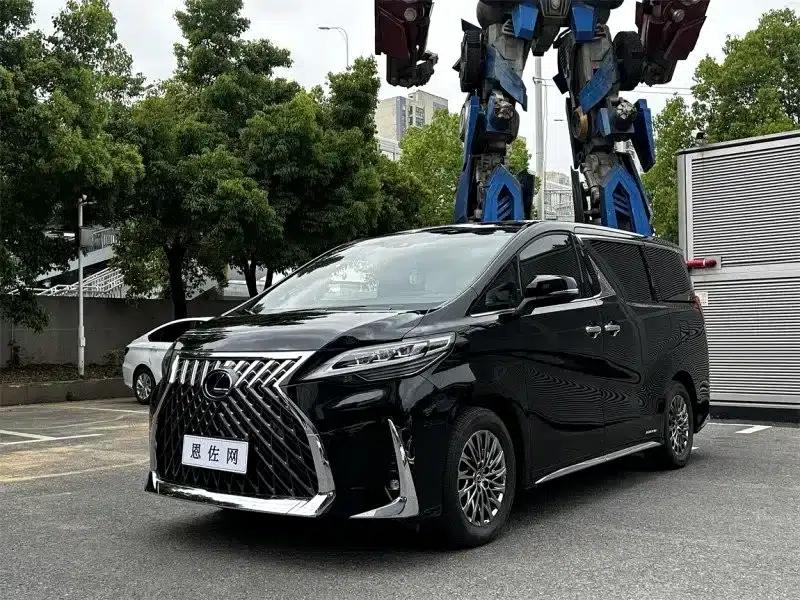 Lexus LM 2020 300h Four-Seat Executive Edition — миниатюра 1