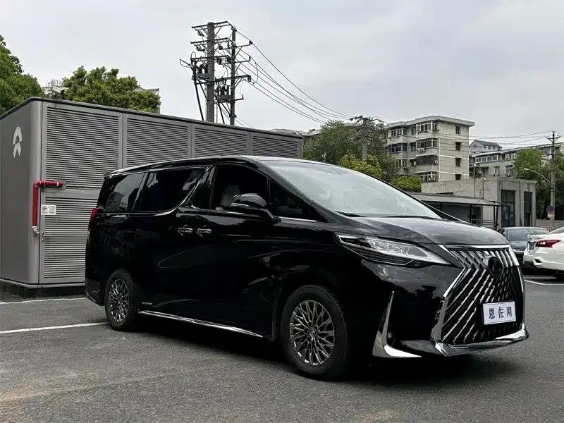 Lexus LM 2020 300h Four-Seat Executive Edition — миниатюра 3