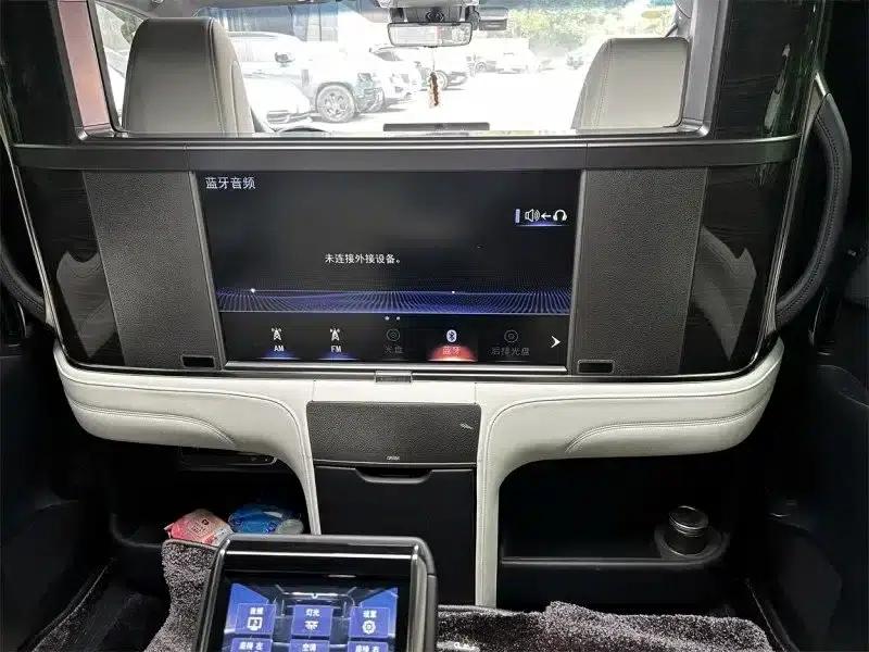Lexus LM 2020 300h Four-Seat Executive Edition — миниатюра 9