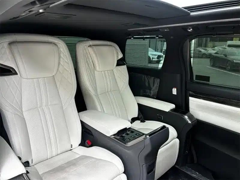 Lexus LM 2020 300h Four-Seat Executive Edition — миниатюра 10