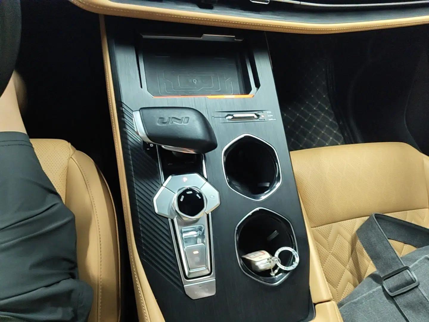 CHANGAN UNI-K 2021 2.0T All-Wheel Drive Prestige Version — миниатюра 16