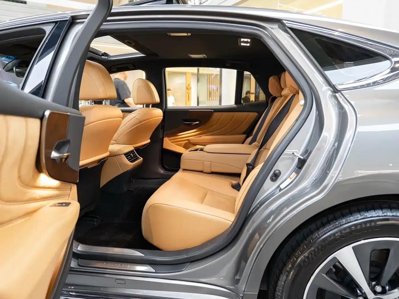 Lexus LS 2021 500h Premium Edition — миниатюра 10