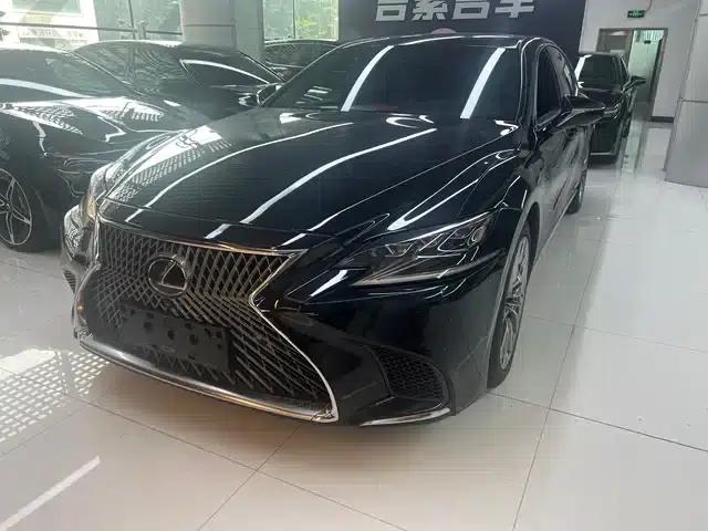 Lexus LS 2018 500h Executive Edition (China V emission standard)