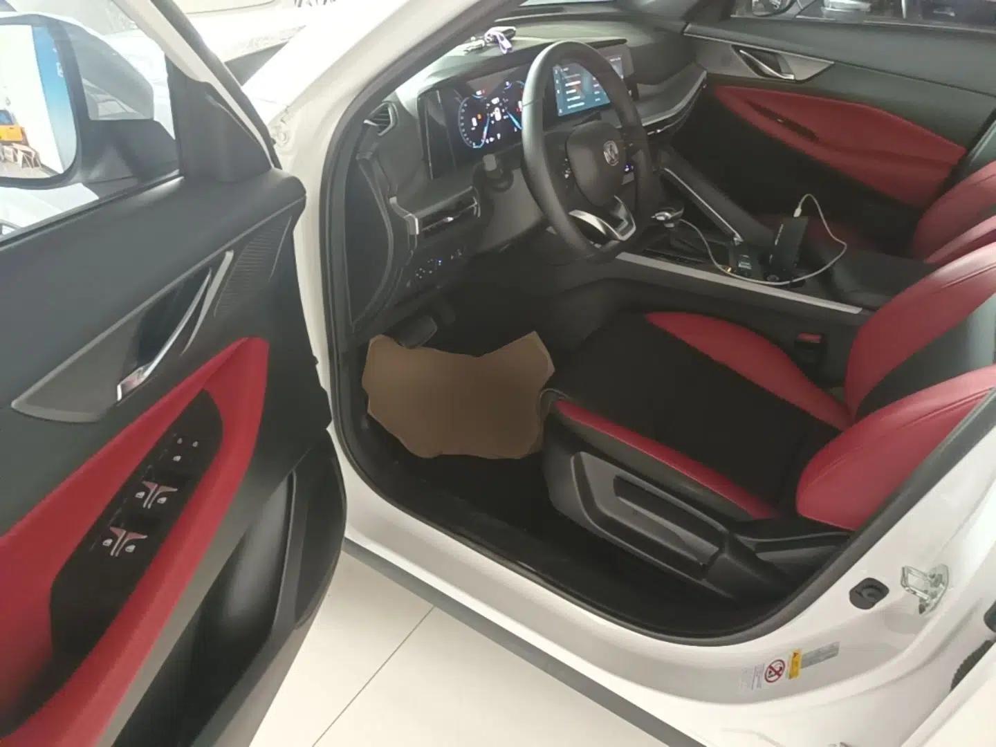 CHANGAN CS35PLUS 2021 Revised Version Blue Whale NE 1.4T DCT Luxury Edition — миниатюра 18