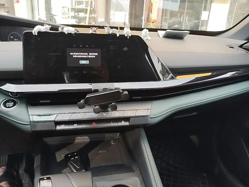CHANGAN UNI-V iDD 2024 Blue Whale Smart Electric iDD 136km Luxury Model — миниатюра 17