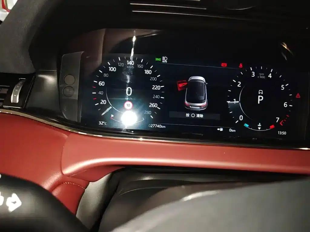 Range Rover Evoque 2021 Model: Evoque L 249PS R-Dynamic First Edition — миниатюра 12
