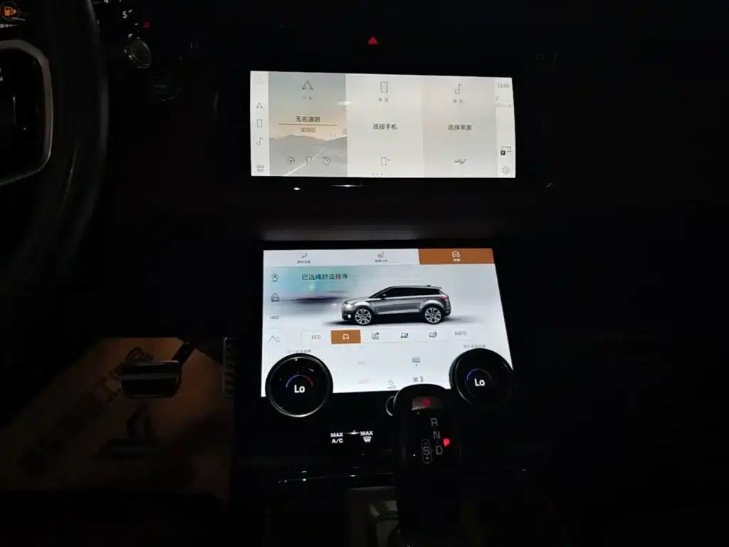 Range Rover Evoque 2021 Model: Evoque L 249PS R-Dynamic First Edition — миниатюра 13