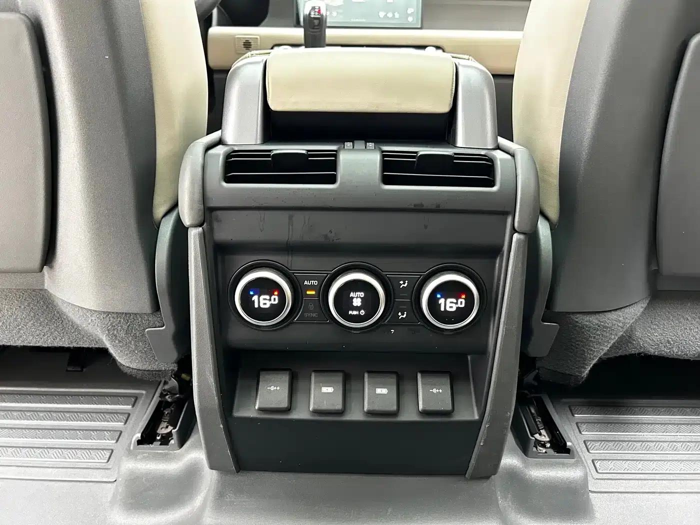 2020 Land Rover Defender 110 P400 HSE — миниатюра 16