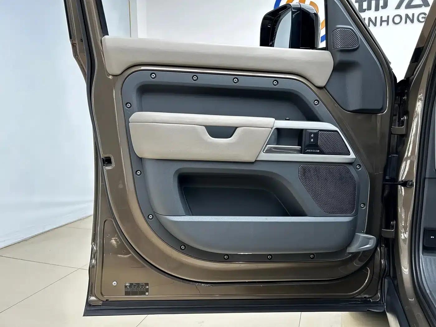 2020 Land Rover Defender 110 P400 HSE — миниатюра 4