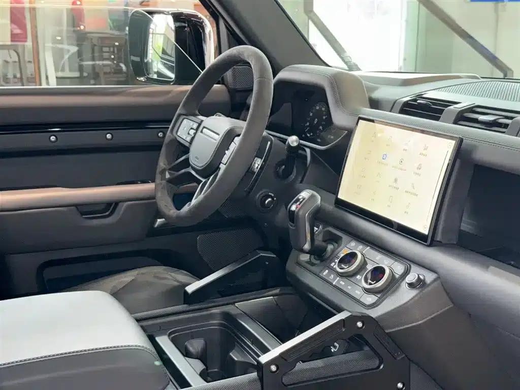 2024 Land Rover Defender 110 5.0T V8 — миниатюра 15