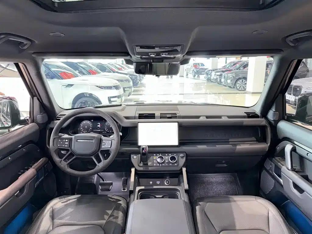 2024 Land Rover Defender 110 5.0T V8 — миниатюра 18