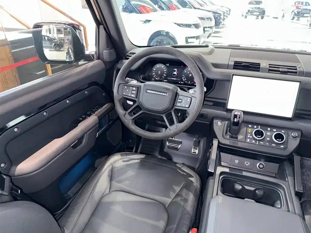 2024 Land Rover Defender 110 5.0T V8 — миниатюра 19