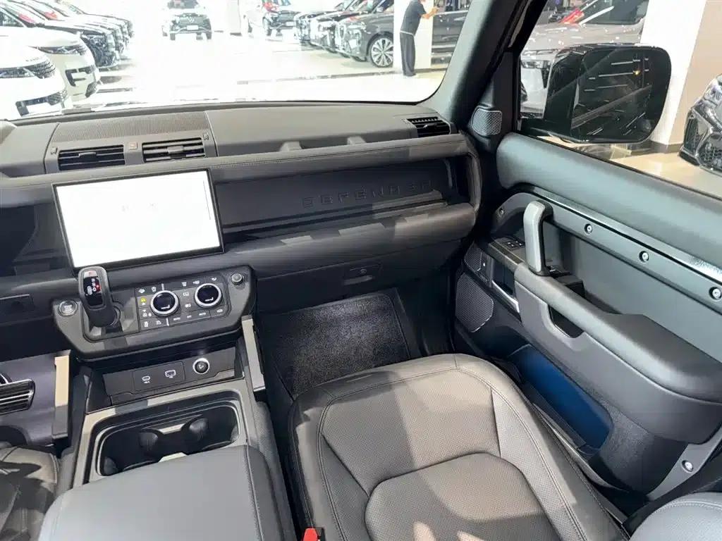 2024 Land Rover Defender 110 5.0T V8 — миниатюра 20