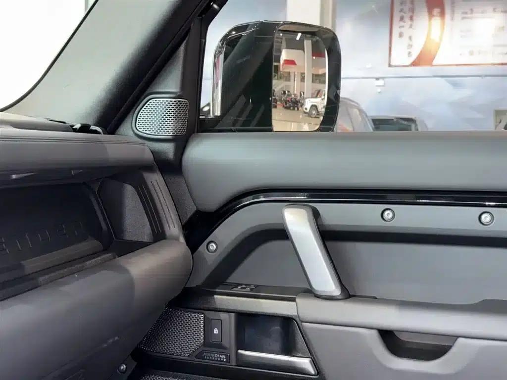 2024 Land Rover Defender 110 5.0T V8 — миниатюра 7