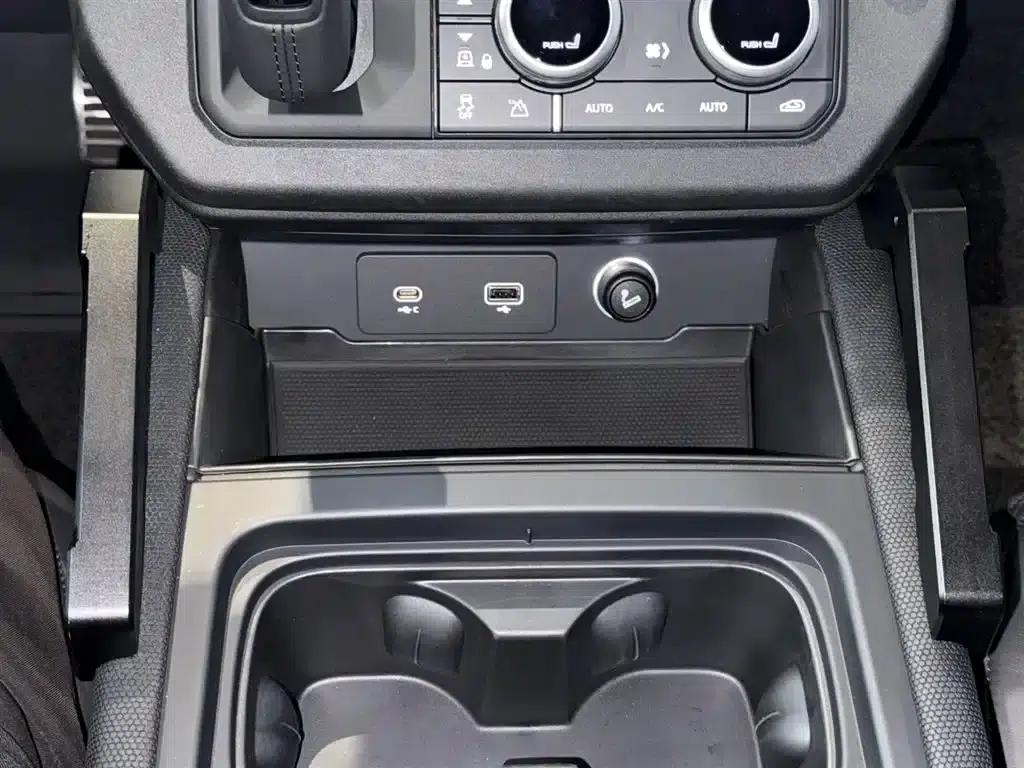 2024 Land Rover Defender 110 5.0T V8 — миниатюра 10