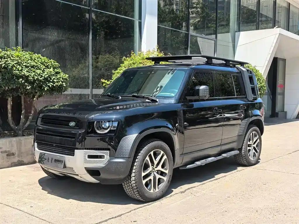 2025 Land Rover Defender 110 3.0T P400 Dark Edition — миниатюра 1