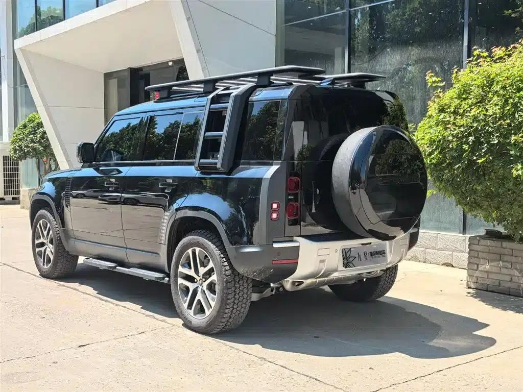 2025 Land Rover Defender 110 3.0T P400 Dark Edition — миниатюра 3