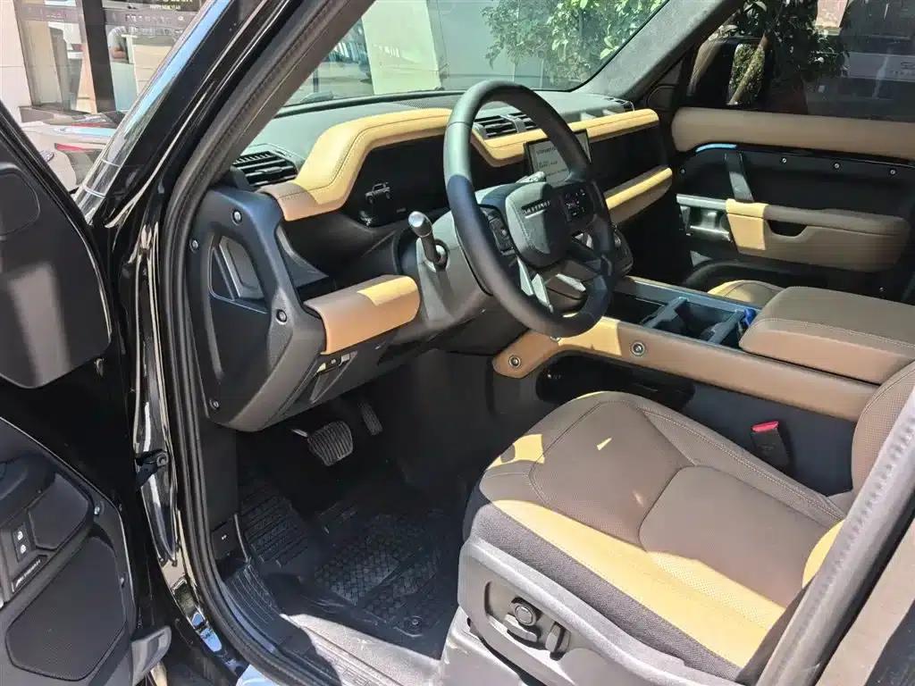 2025 Land Rover Defender 110 3.0T P400 Dark Edition — миниатюра 4