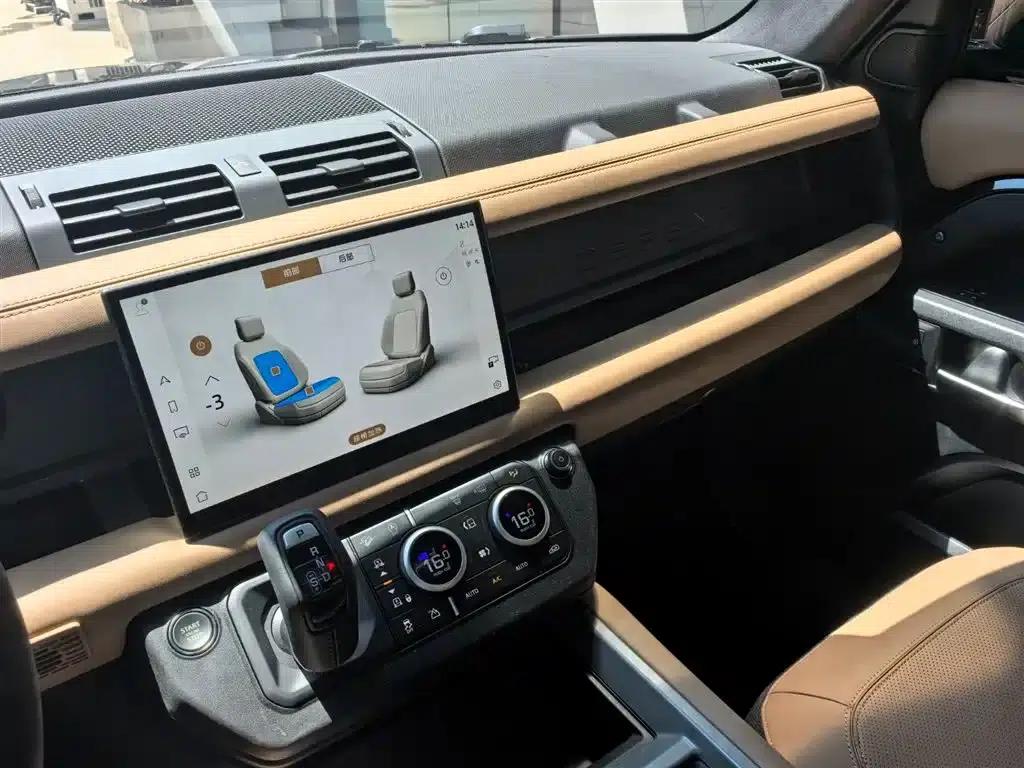 2025 Land Rover Defender 110 3.0T P400 Dark Edition — миниатюра 8