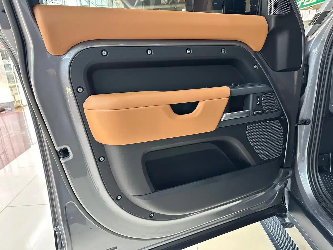 2023 Land Rover Defender Facelift 110 3.0T P400 X — миниатюра 11