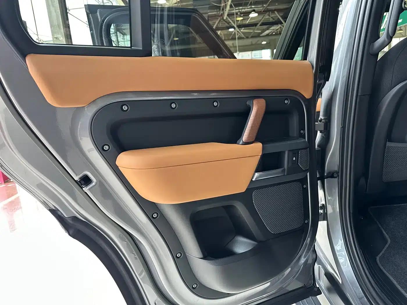 2023 Land Rover Defender Facelift 110 3.0T P400 X — миниатюра 12