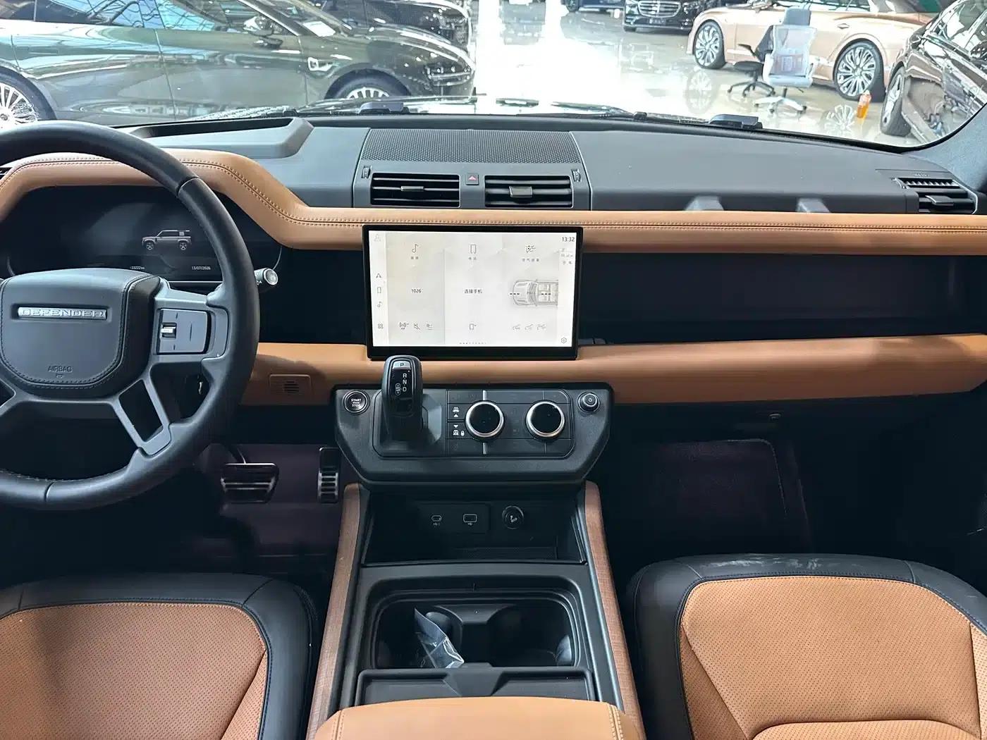 2023 Land Rover Defender Facelift 110 3.0T P400 X — миниатюра 14
