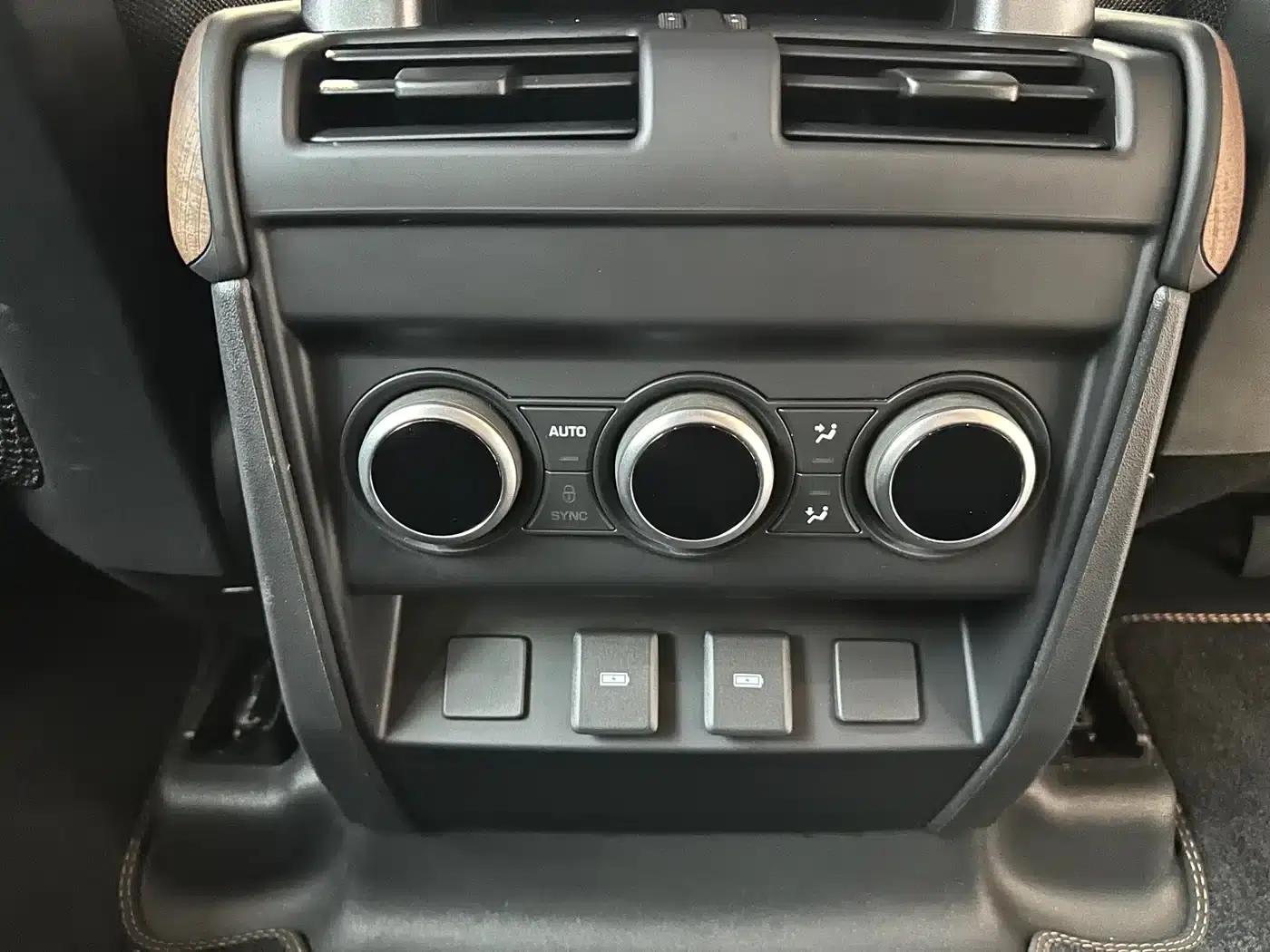 2023 Land Rover Defender Facelift 110 3.0T P400 X — миниатюра 17