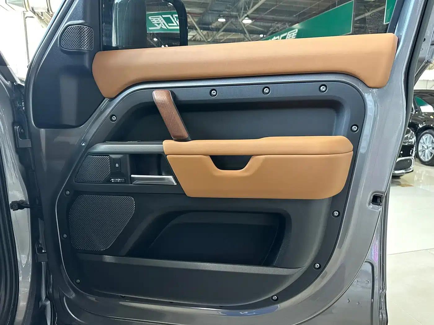 2023 Land Rover Defender Facelift 110 3.0T P400 X — миниатюра 19