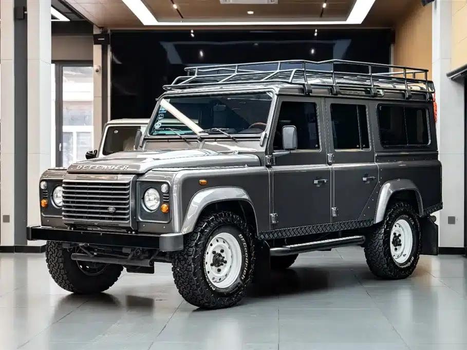 2015 Land Rover Defender 2.2T Manual — миниатюра 1