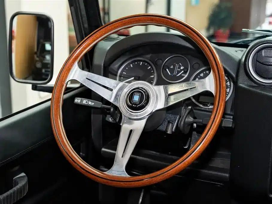 2015 Land Rover Defender 2.2T Manual — миниатюра 11
