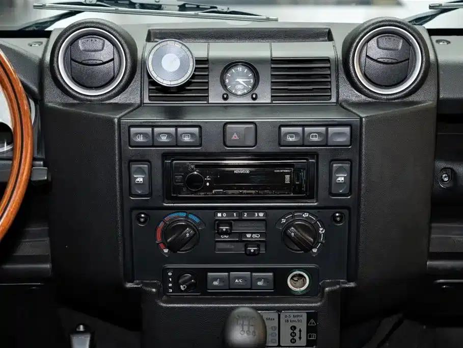 2015 Land Rover Defender 2.2T Manual — миниатюра 12