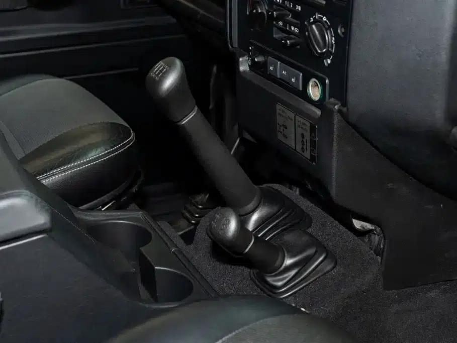2015 Land Rover Defender 2.2T Manual — миниатюра 13