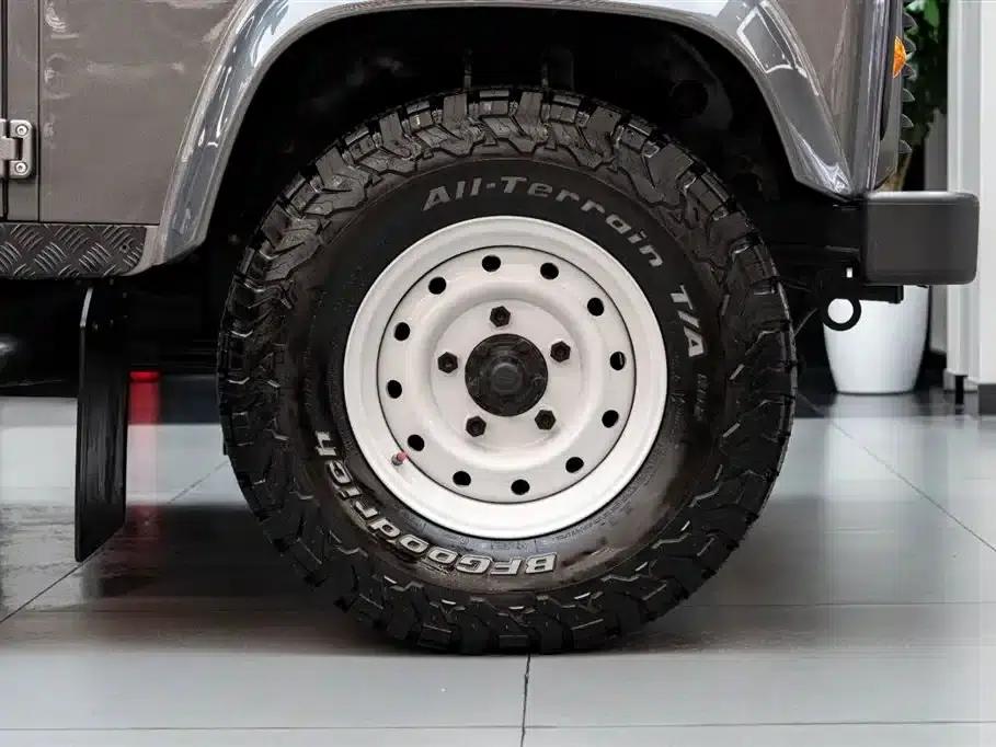 2015 Land Rover Defender 2.2T Manual — миниатюра 20