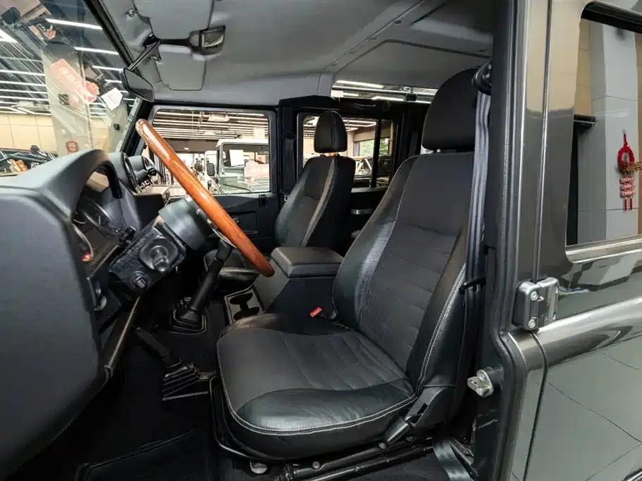 2015 Land Rover Defender 2.2T Manual — миниатюра 6