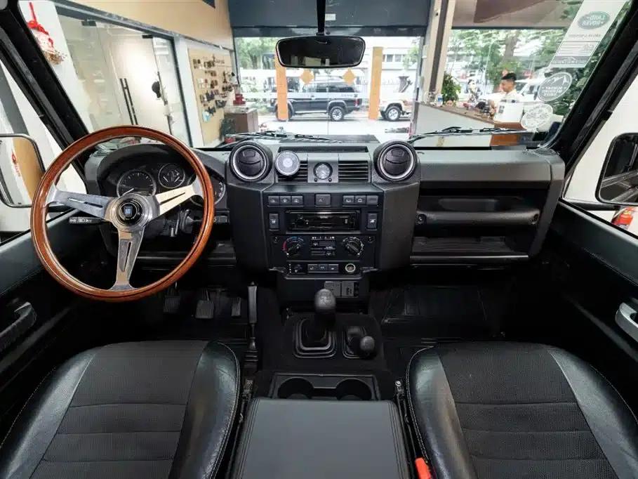 2015 Land Rover Defender 2.2T Manual — миниатюра 7