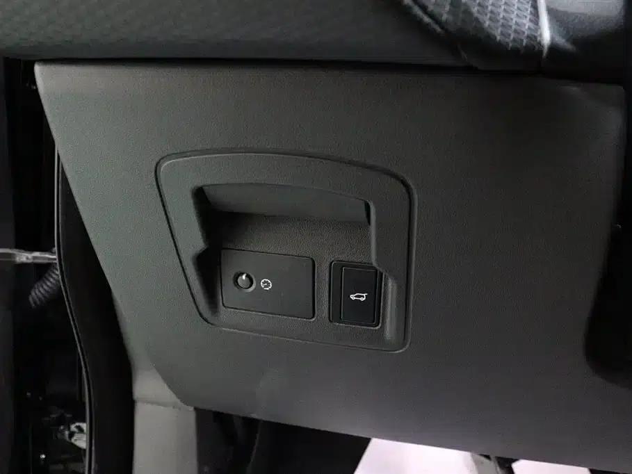Range Rover Velar 2022 250PS — миниатюра 17