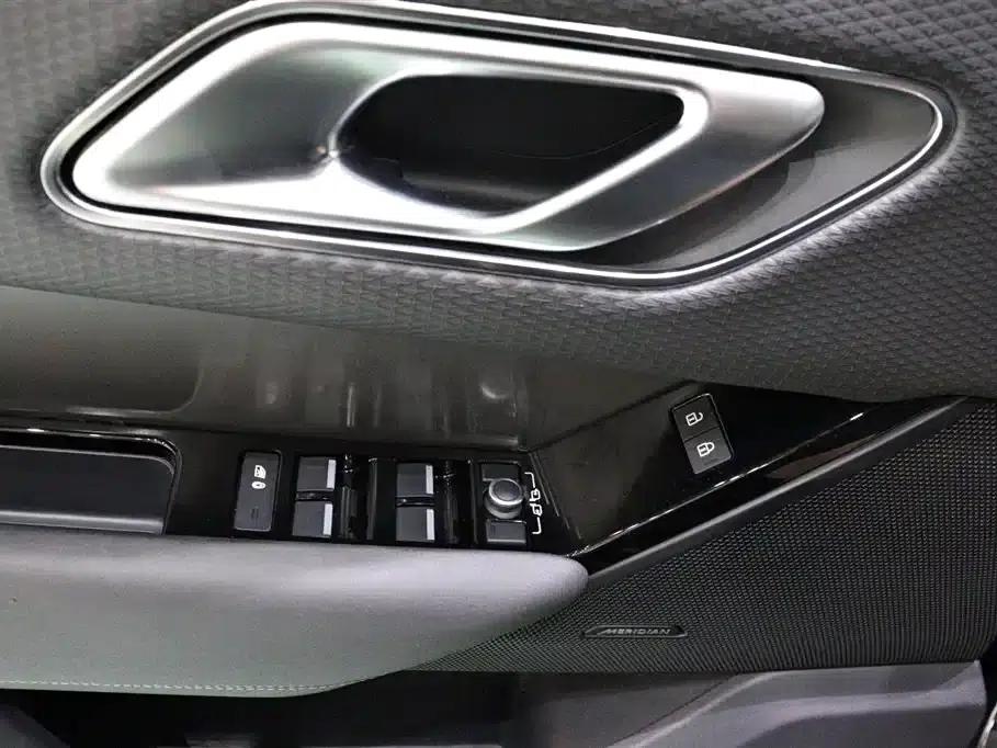 Range Rover Velar 2022 250PS — миниатюра 18