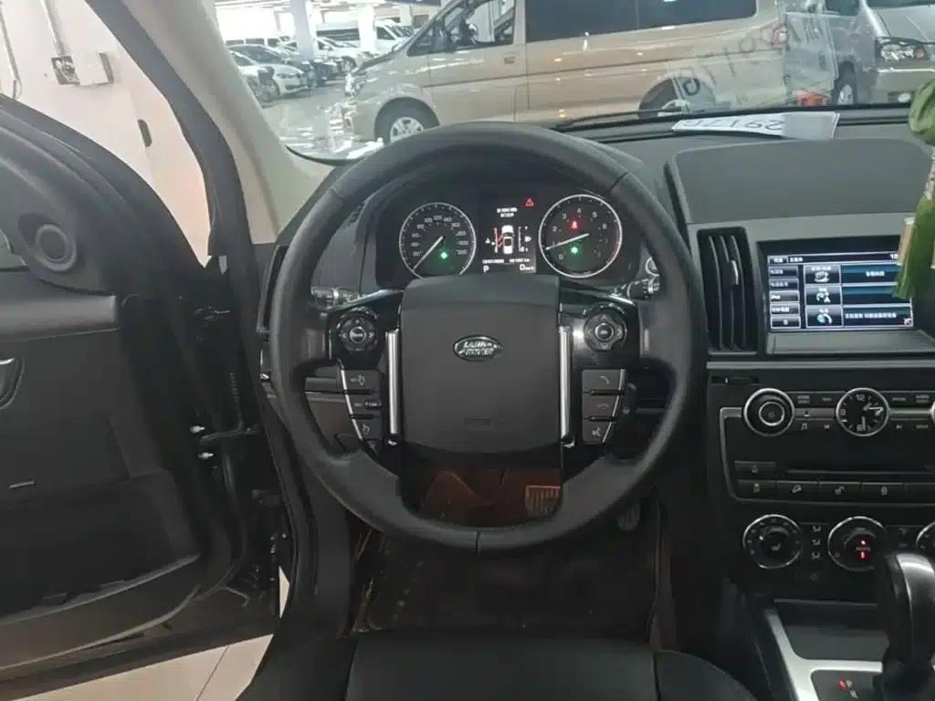 Freelander 2 2014 2.0T Si4 HSE Petrol Version — миниатюра 11