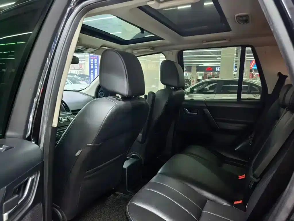 Freelander 2 2014 2.2T SD4 SE Diesel — миниатюра 13