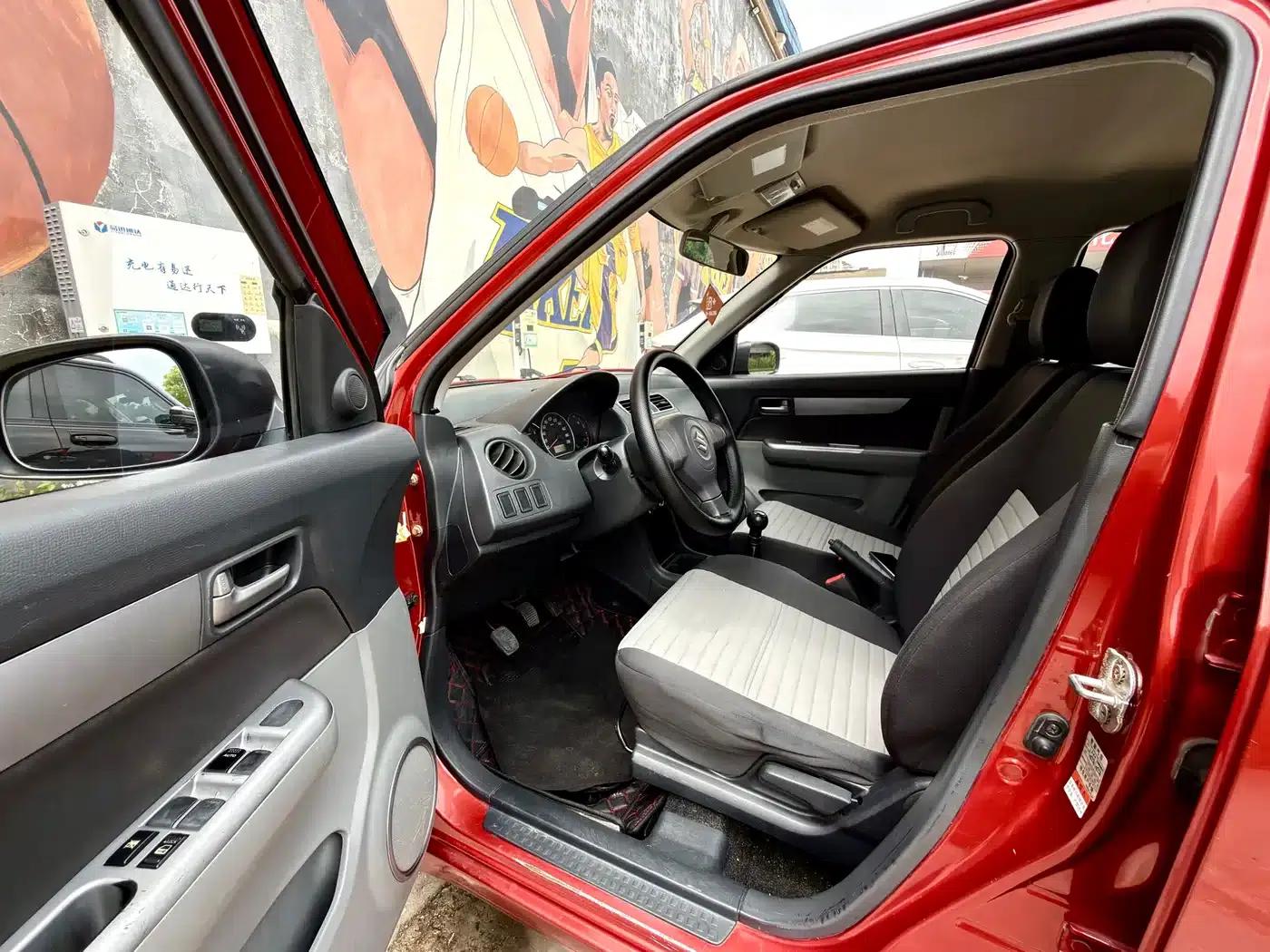2014 Swift 1.3L Manual Standard Edition — миниатюра 9