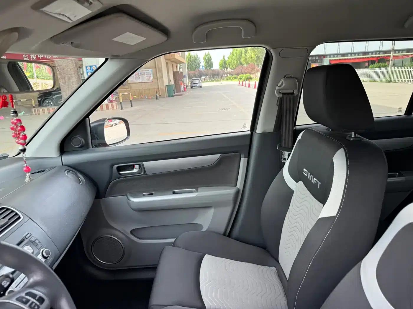 2013 Swift 1.5L Automatic Standard Edition — миниатюра 10