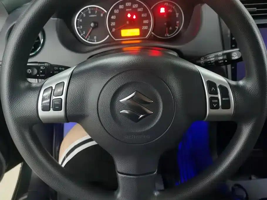 2016 Swift 1.5L Automatic Fashion Cool Play Edition — миниатюра 15