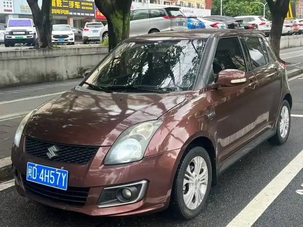 2013 Swift 1.5L Automatic Standard Edition — миниатюра 1