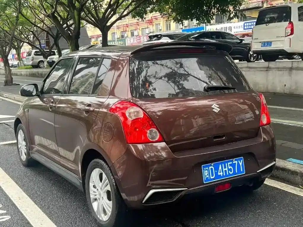 2013 Swift 1.5L Automatic Standard Edition — миниатюра 4